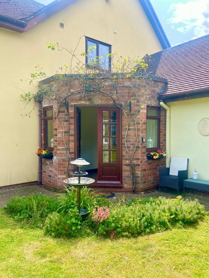 The Cottage On The Common Tenbury Exterior photo